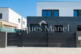 Casa aparellada a Carrer del remei 251. Obra nova a banyoles