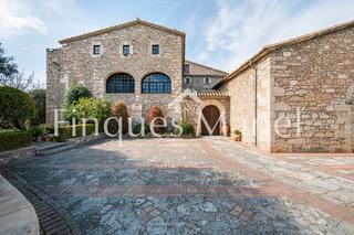 Mas à Carrer terme 16. Magnifica masia en venda a banyoles