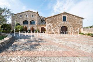 Masia a Carretera de vilavenut 13. Magnifica masia en venda a banyoles