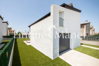 Casa in Vilamacolum. Casa allada en venda a vilamacolum, a noms 10 minuts de la pla