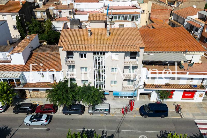 Foto 3ca04a4e-78d5-46aa-b8f0-c63a7c199eb5. Edifici a avinguda de girona 11 a Eixample Residencial Escala (L´)