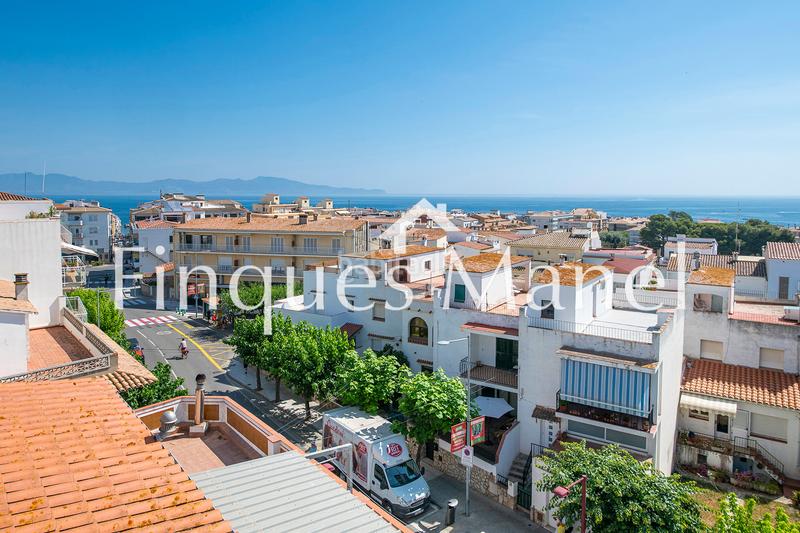 Foto 75837f85-e365-467b-b3df-e03d97be647c. Edifici a avinguda de girona 11 a Eixample Residencial Escala (L´)