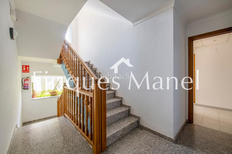 Foto 7e7a8a01-0e70-4e68-8008-afadc185cfe2. Edifici a avinguda de girona 11 a Eixample Residencial Escala (L´)