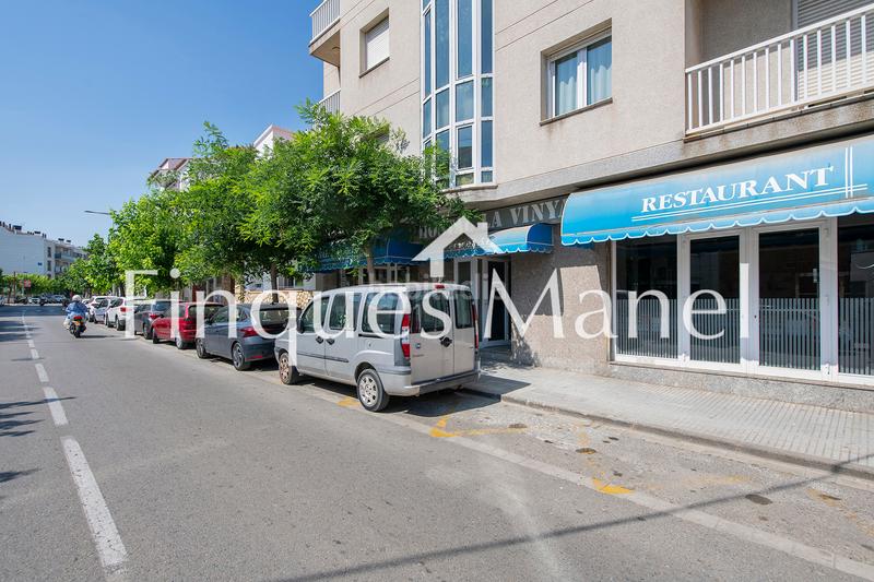 Foto b8fa5590-c687-4192-815c-8cbb2eb62992. Edifici a avinguda de girona 11 a Eixample Residencial Escala (L´)