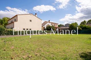 Terreny residencial a Carrer migdia 10. Parcel·la en venda a cornellà del terri