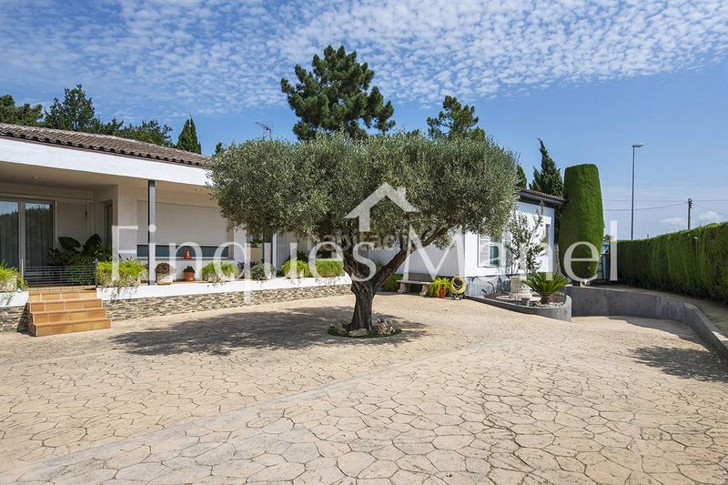 Foto b5122864-48d9-460f-a23a-363dd35c585e. Casa amb piscina a Fontcoberta
