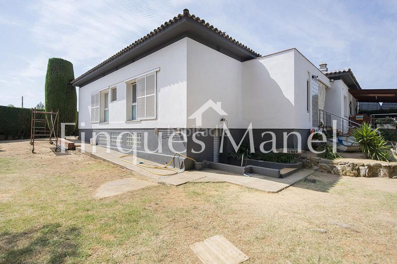 Foto ba2e85d5-94e1-4212-a5ba-800e8e7c6c54. Casa amb piscina a Fontcoberta