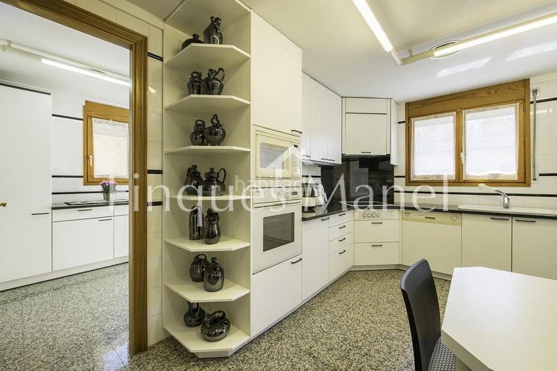 Foto c061e1a8-d6c4-4406-9118-821608528627. Casa amb piscina a Banyoles