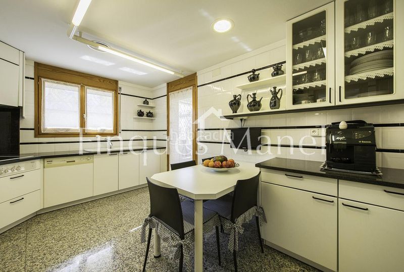 Foto cb358ec1-a145-48ee-83b2-f9c66a128e84. Casa amb piscina a Banyoles