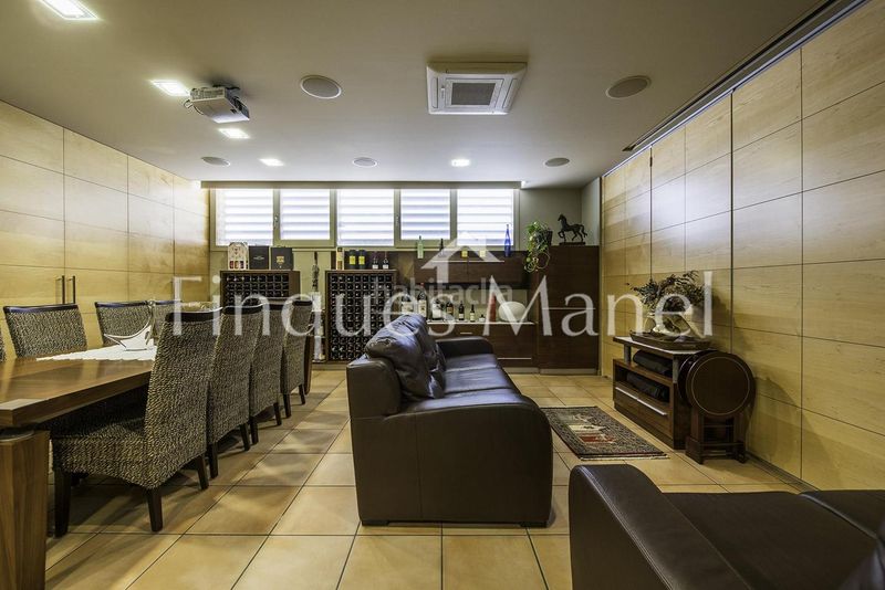 Foto cbdfe4d5-cf44-4ae4-8834-e5b6a7c8b3b0. Casa amb piscina a Banyoles