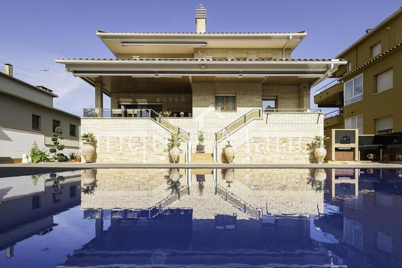 Foto ec899e6a-043c-47ba-ae7b-f2ac97ba254f. Casa amb piscina a Banyoles
