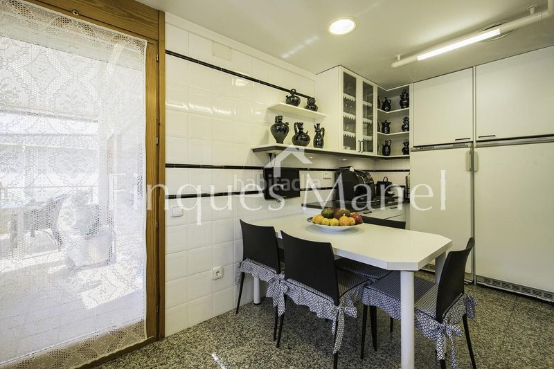 Foto f6c7daa5-1096-4393-b6f6-cef77715a809. Casa amb piscina a Banyoles