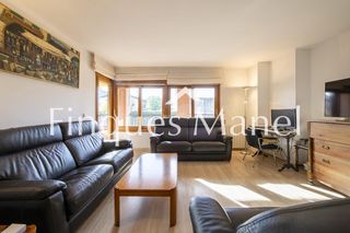 Pis  Av paisos catalans. Excellent pis d�plex duns 160 m al centre de banyoles
