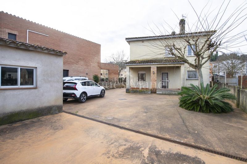 Foto 39e887e9-80fb-4f04-9d35-126f4de5bd69. Casa amb calefacció aparcament a Banyoles