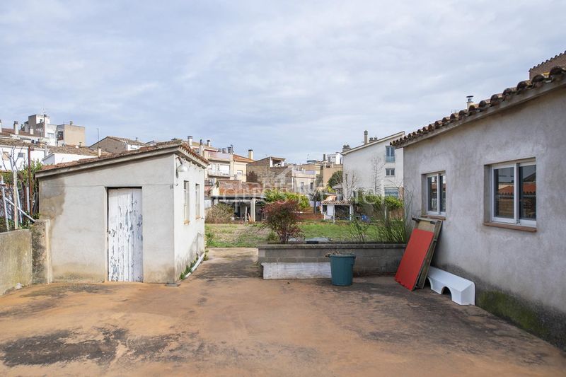 Foto d71449f6-cc83-444e-bf32-d0627918d640. Casa amb calefacció aparcament a Banyoles