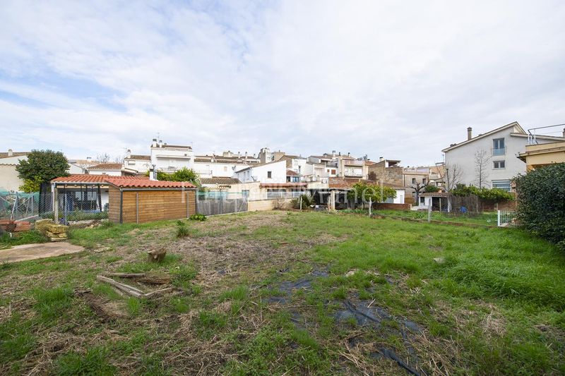 Foto dc09ea1c-196e-4c73-91d2-cf084aa83375. Casa amb calefacció aparcament a Banyoles