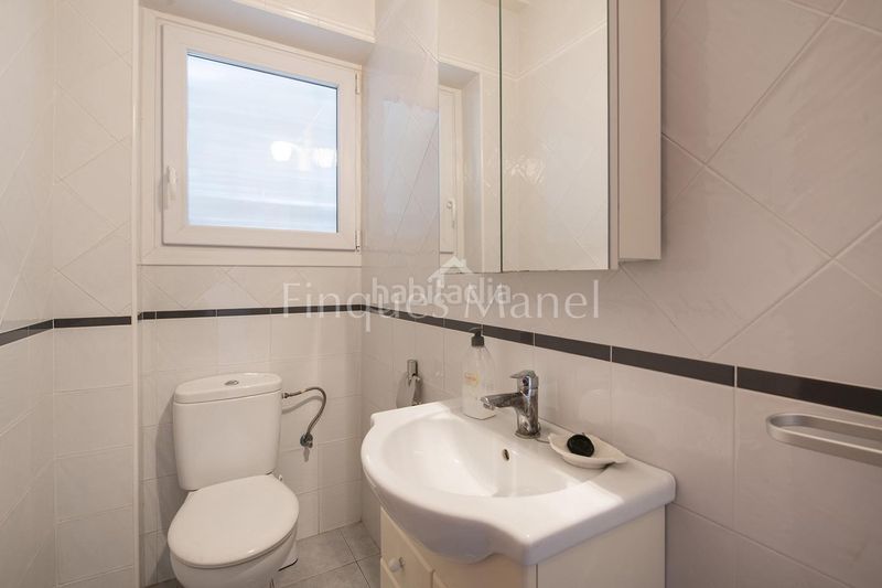 Foto eedd5c2d-986c-41f6-9d71-7c79f53252b6. Casa amb calefacció aparcament a Banyoles