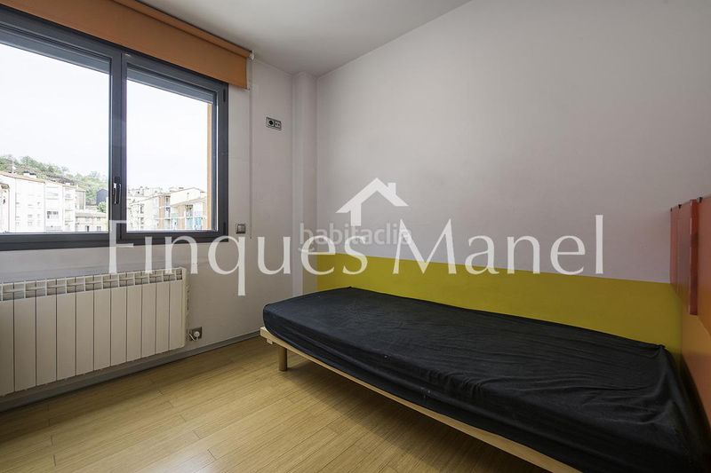 Foto 0edf2b17-d30f-4d63-9625-555a87e032f3. Pis amb aparcament a Olot