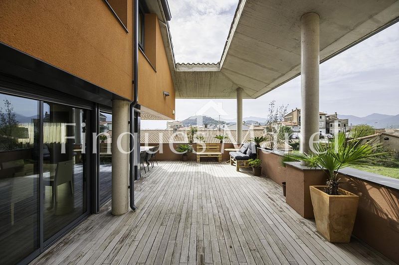 Foto 7a5c6063-b336-426d-aa5b-ed505432071e. Pis amb aparcament a Olot