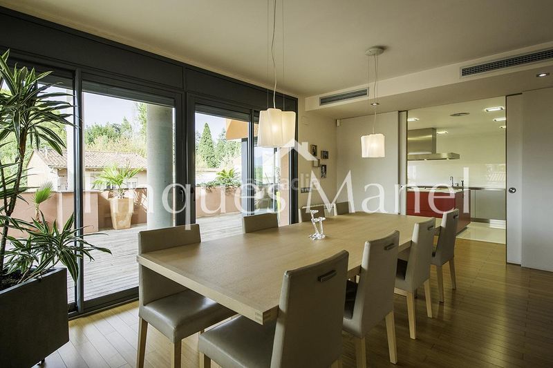 Foto 921c1a6f-ea33-4796-bfa2-af09112f05c9. Pis amb aparcament a Olot