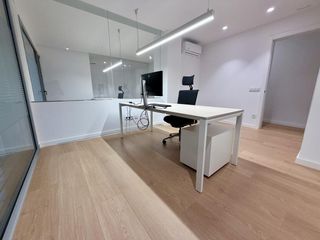 Lloguer Local Comercial a Banyoles. Oficines al centre de banyoles  zona plaça major