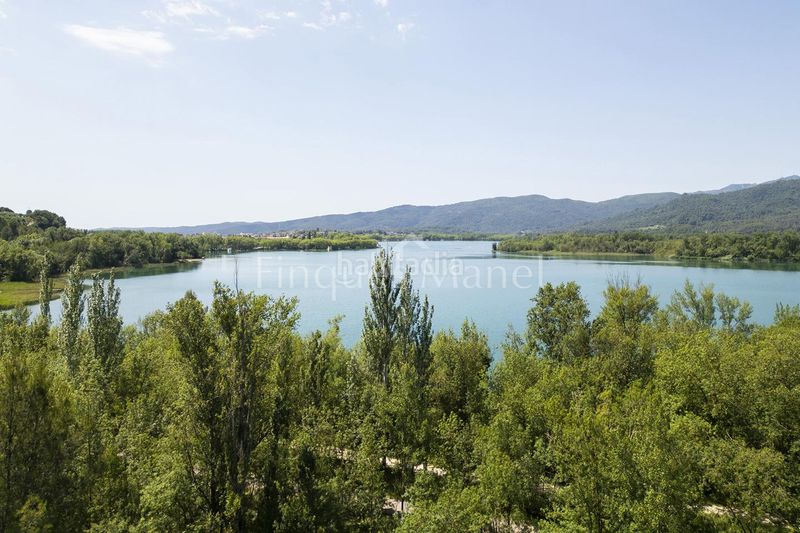 Foto 695ee5e0-6ade-4c3b-b7d4-7ec3f21e2032. Casa a Banyoles
