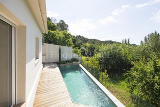 Casa  C-150a. Casa exclusiva amb vistes a lestany de banyoles
