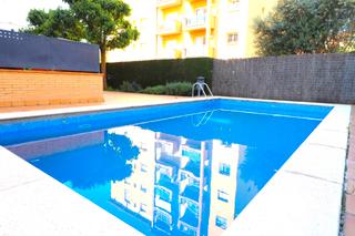Pis  Carrer de santiago ramón y cajal. Gran piso con piscina y parquin, piso reformado para entrar a vi