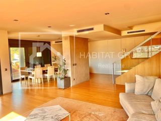 Zweistöckige Wohnung in Olot. Dúplex con 4 habitaciones con ascensor, calefacción y aire acond