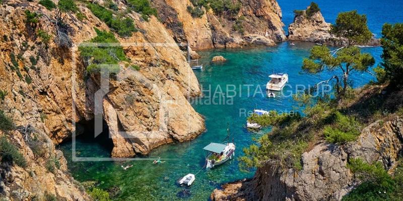 Foto b452d920-ba9f-486b-b45f-d9a582e5f746. Piso duplex en venta en centreel pedró en Avinguda Catalunya Palamós