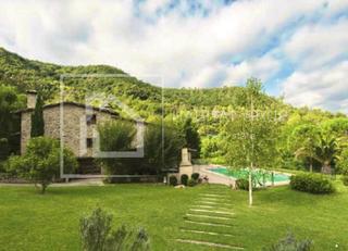 Casa a Banyoles. Masia en venta en banyoles