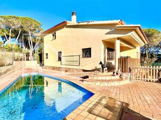 Casa a Llagostera. Casa a la venta en llagostera urb. la canyera!