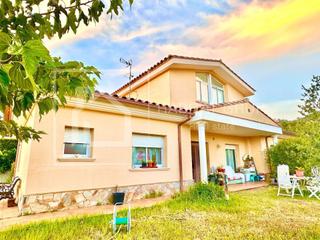 Casa a Santa Cristina Poble. Chalet con grande jardín en santa cristina daro
