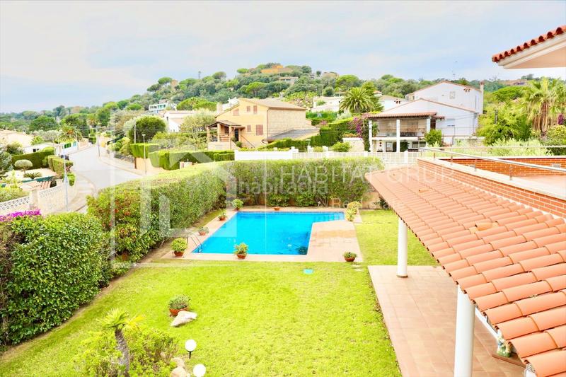 Foto fbc739a8-e56a-40ce-9c3e-959a4ca9d6d8. Casa chalet con piscina en Cabanyes-Mas Ambrós-Mas Pallí Calonge