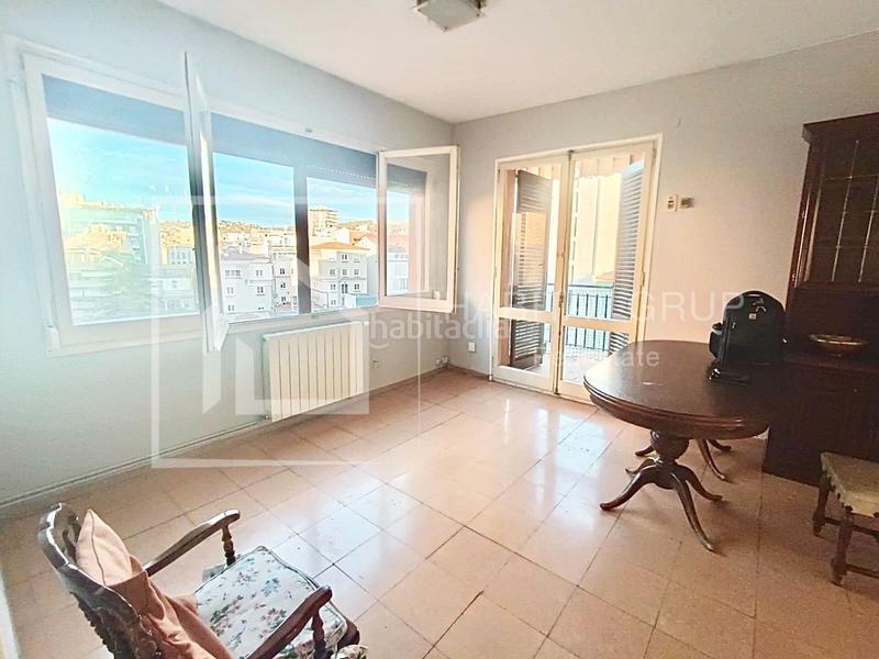 Foto 010dbf1b-9c2f-40ba-9fc6-f714aae3a4c7. Piso  con gran terraza en el centro ! en Eixample Nord Girona