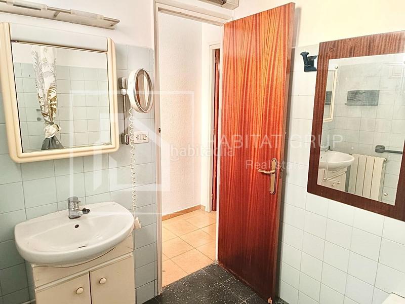 Foto 5a18ed68-ab91-4823-a2cb-d3439f64060d. Piso  con gran terraza en el centro ! en Eixample Nord Girona
