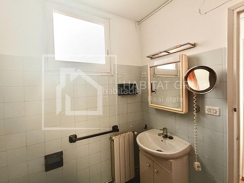 Foto abc2cc9d-f861-4370-ae05-023cd4febe5a. Piso  con gran terraza en el centro ! en Eixample Nord Girona