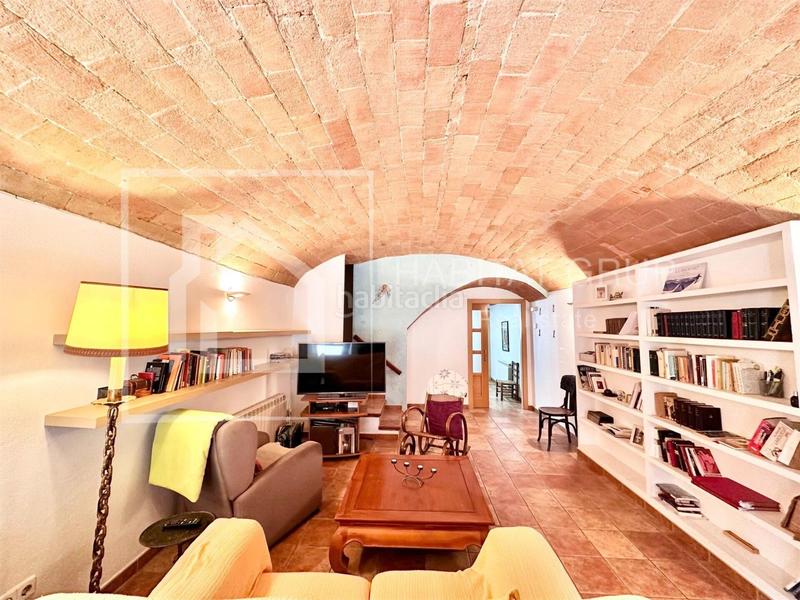 Foto d685eba3-dfed-4364-a539-d39d28f91563. Casa a Eixample Sant Feliu de Guíxols