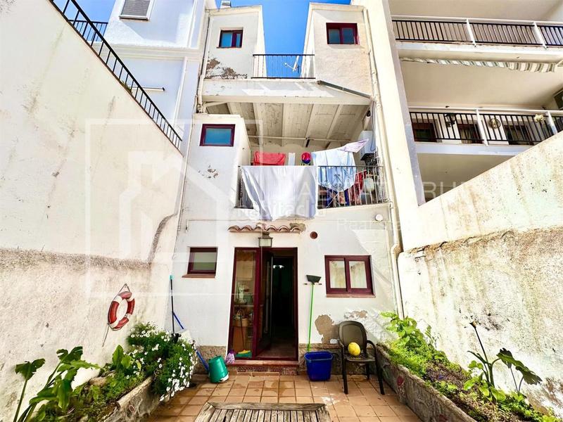 Foto f32abed7-62da-44c7-a07c-3f5b97cab198. Casa a Eixample Sant Feliu de Guíxols