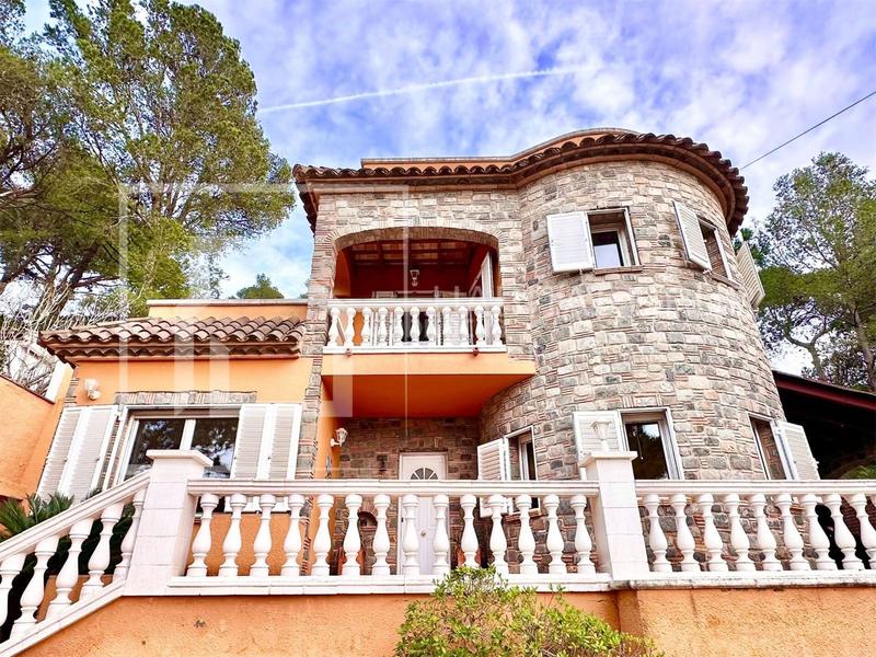 Foto 8cb28c7e-085f-4515-9f39-25e5e26a0a77. Casa  en venta en platja daiguafreda en residencial Begur-esclanyà Begur
