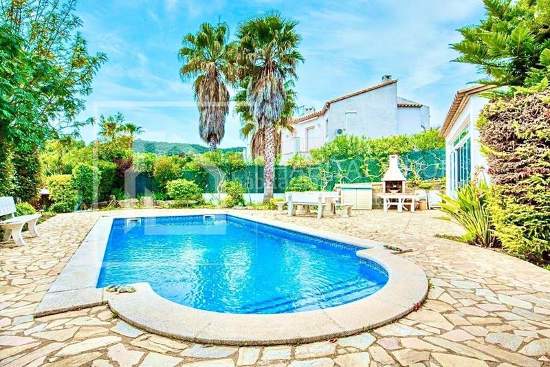Foto 78c650f5-6a90-48ce-9f01-9d3fc465882f. Casa chalet con piscina en Cabanyes-Mas Ambrós-Mas Pallí Calonge
