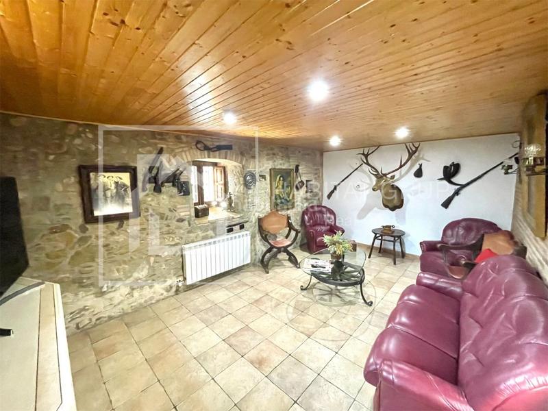 Foto 365d0b44-a399-475e-a080-eae6d18972dc. Casa amb piscina a Aiguaviva