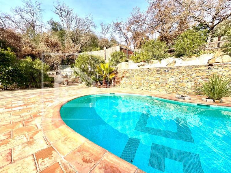 Foto 44812bc2-8140-4bc0-9af1-4f6c00064abf. Casa amb piscina a Aiguaviva