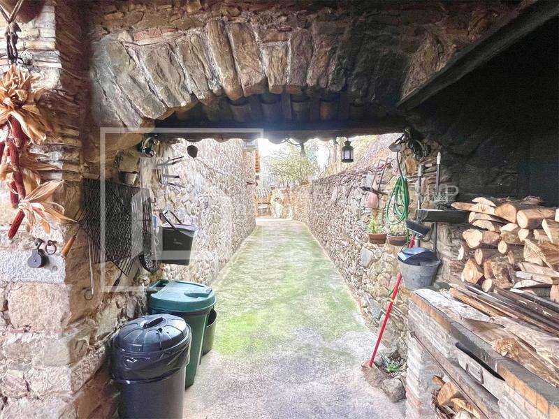 Foto b90ddf76-b881-4bfc-bf86-5be15d2b1a3d. Casa amb piscina a Aiguaviva