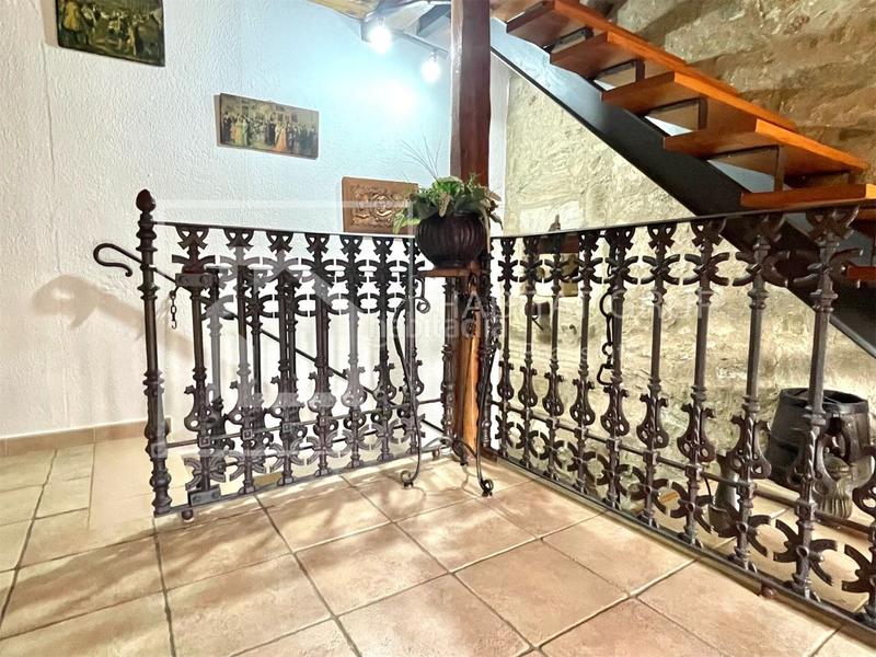 Foto f60e3aa8-f8a3-4b4a-85fc-506d7f594f30. Casa amb piscina a Aiguaviva