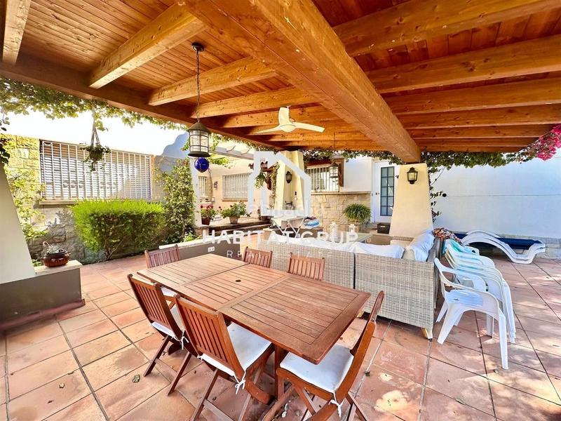 Foto 20a65608-9e56-4779-b80d-89896d07cfb3. Maison avec piscine dans Castellbisbal