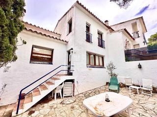 Casa adossada a Fornells-Aiguablava. Casa con grande terraza en begur!