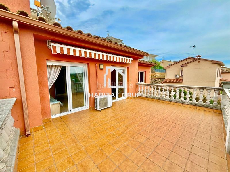 Foto 0341a23e-0d1a-43c8-893e-90563a053b37. Casa amb piscina a Mas Romeu Lloret de Mar