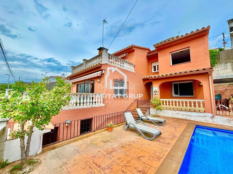 Foto 0f575af9-4728-44b3-9e3e-9eb3f9802970. Casa amb piscina a Mas Romeu Lloret de Mar