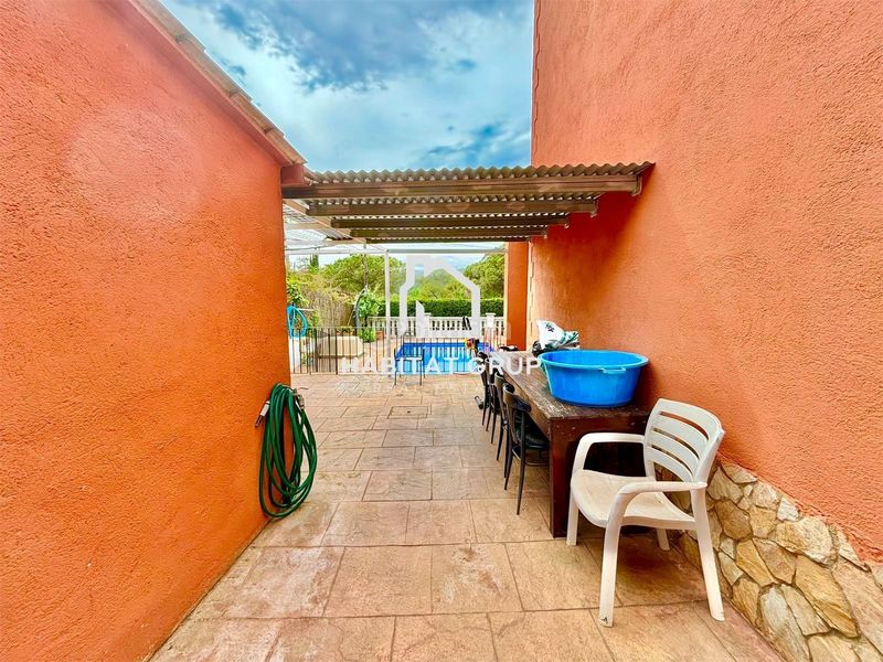Foto 4f7f8145-ed9a-4dfd-a147-4e1e241eb4d2. Casa amb piscina a Mas Romeu Lloret de Mar